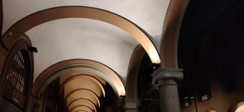 portico di notte