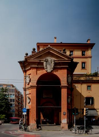 vista dell'arco bonaccorsi da porta saragozza foto 1cinquantesimo