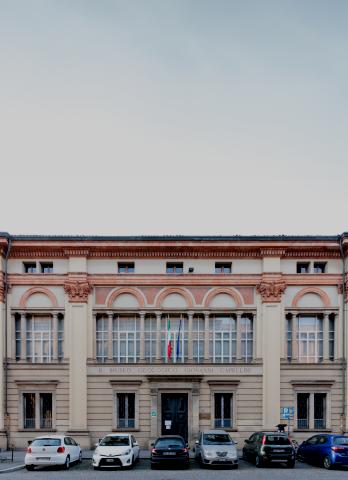 vista frontale dell'edificio del museo capellini