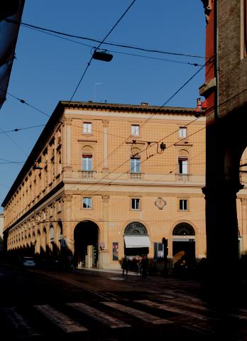 vista del palazzo verso via d'azeglio