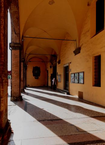 vista del portico del santuario da sotto