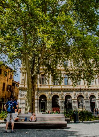 vista di piazza minghetti