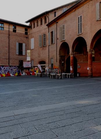 piazza verdi vista da sud con palazzo paleotti sullo sfondo