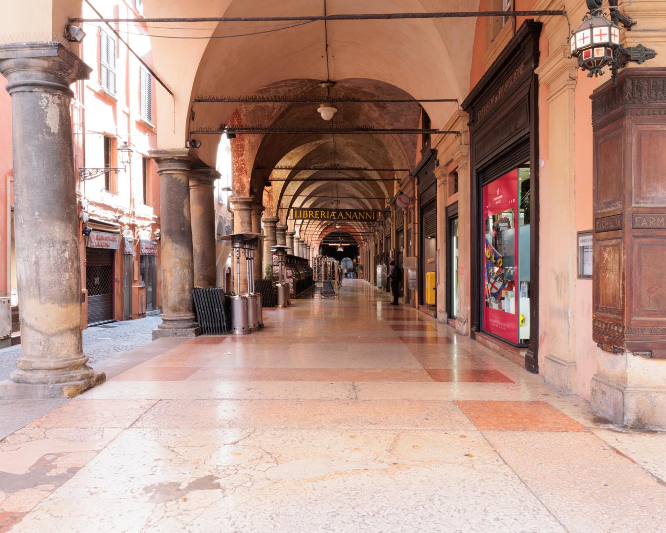 portico della morte verso la libreria 