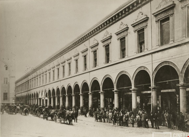 Bologna. Portico Archiginnasio su Piazza Galvani