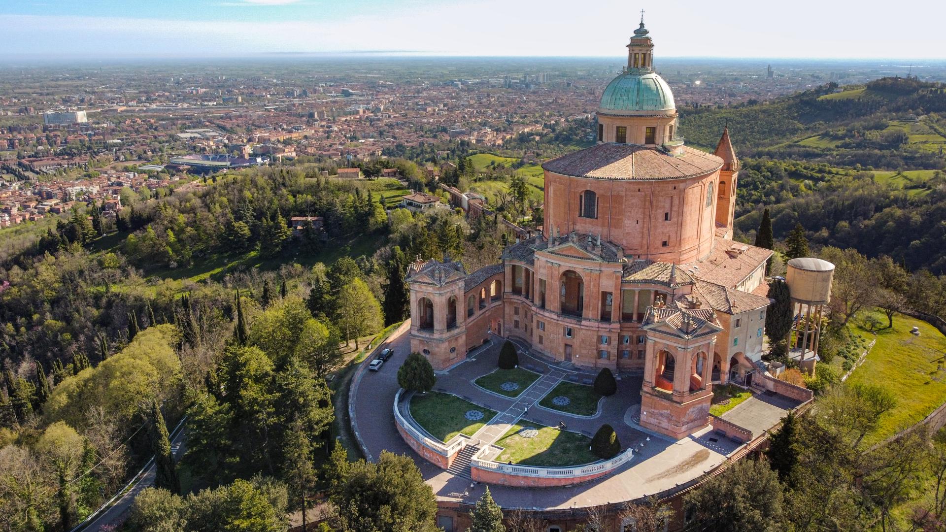 veduta panoramica del santuario della beata vergine di san luca