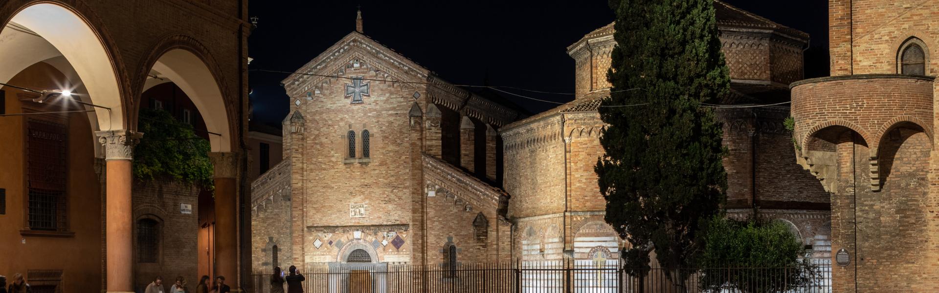 piazza santo stefano con il nuovo sistema di illuminazione